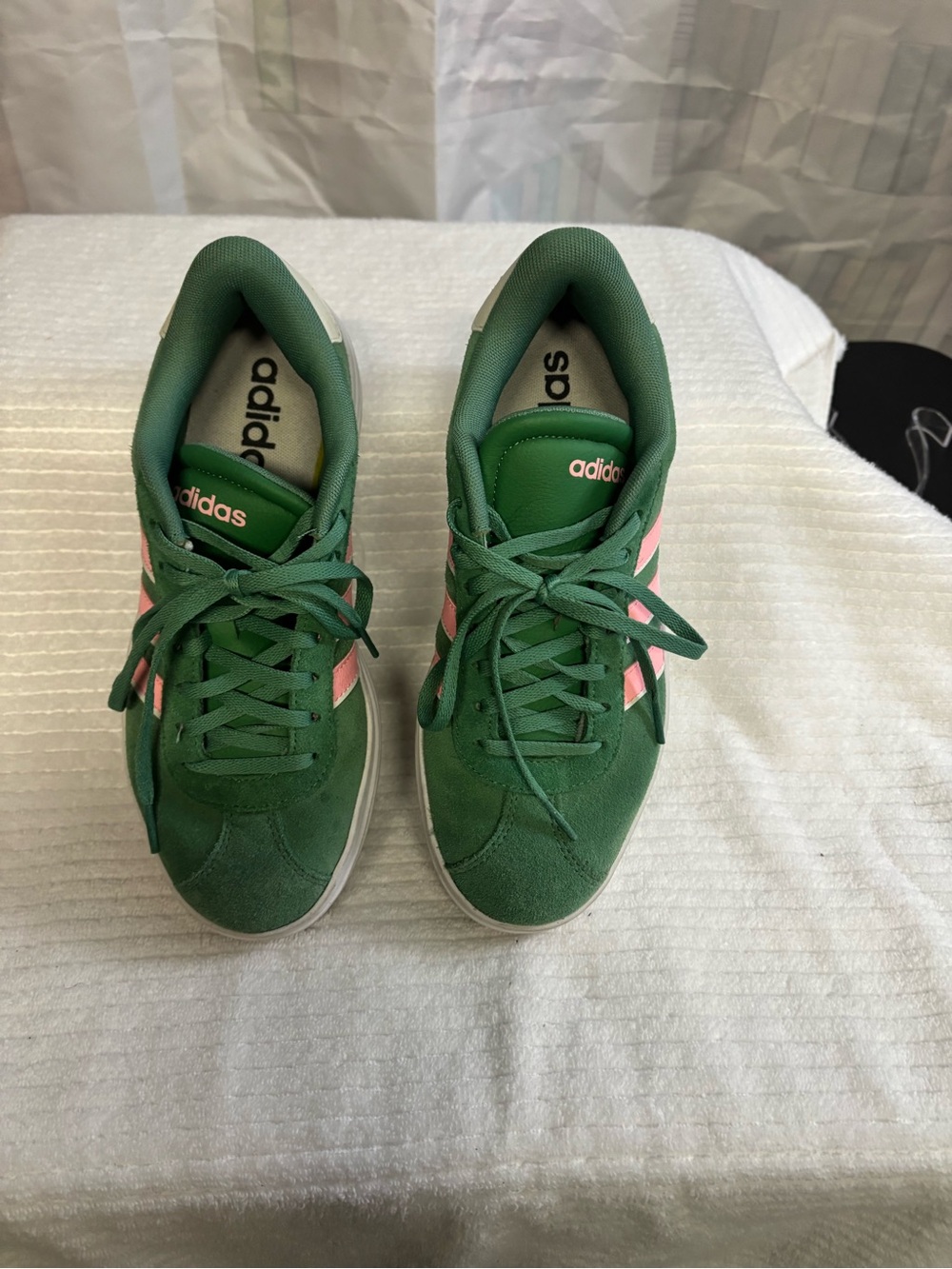 adidas Green Suede Trainers with Pink Stripes - Picture 4 of 4